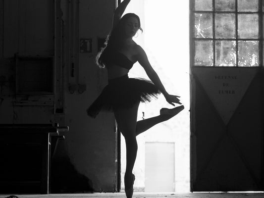 The First Classical Dancer of La galerie de l’Amour — Julie Schiada 🩰🦇🖤